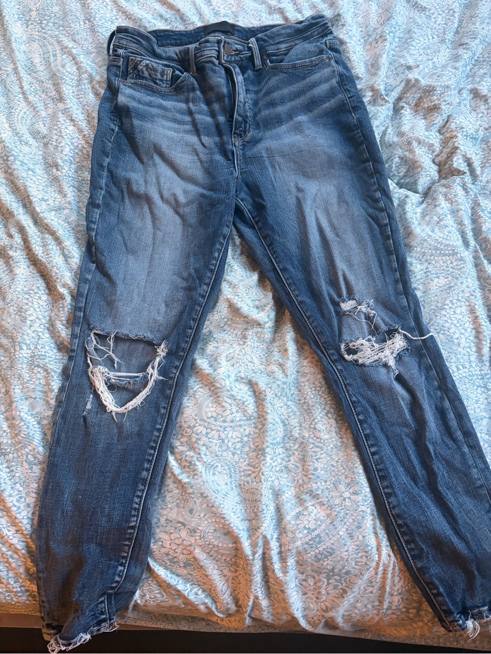 Women’s Dark Blue Distressed Skinny Jeans